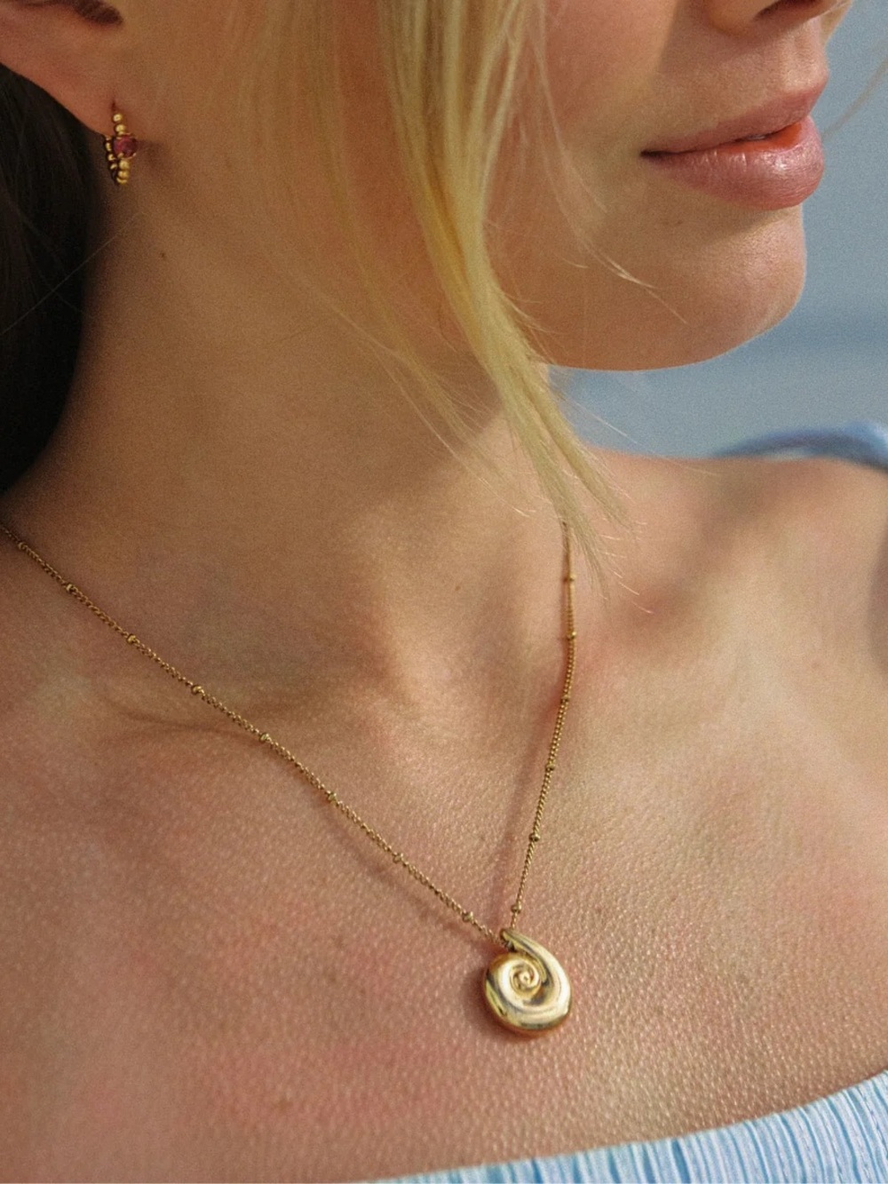 NWT Atolea Shell Necklace 18 Karat Gold Plated 45 cm $67.99 Waterproof